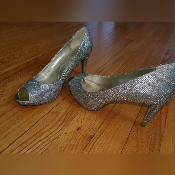 Silver Dressy Evening heel - Picture 2 of 2